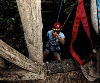  Descending with a rope 